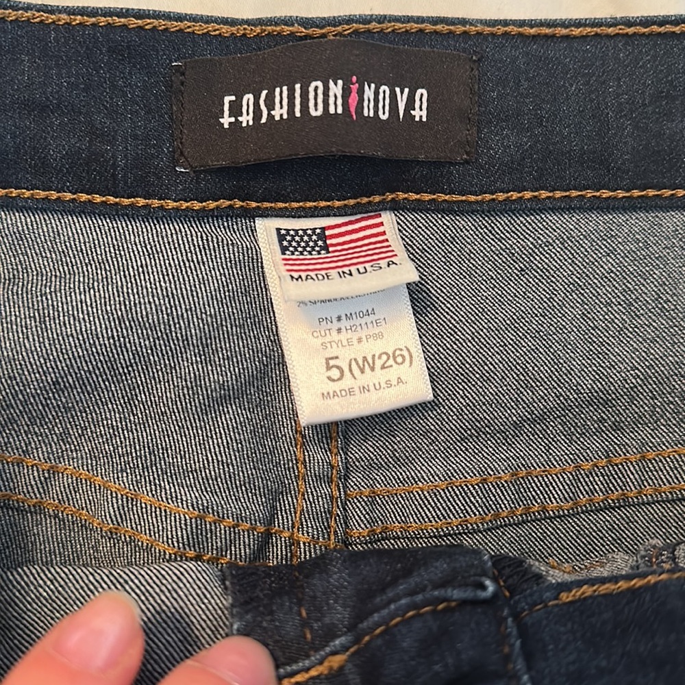 FASHION NOVA JEANS - Picture 5 of 5